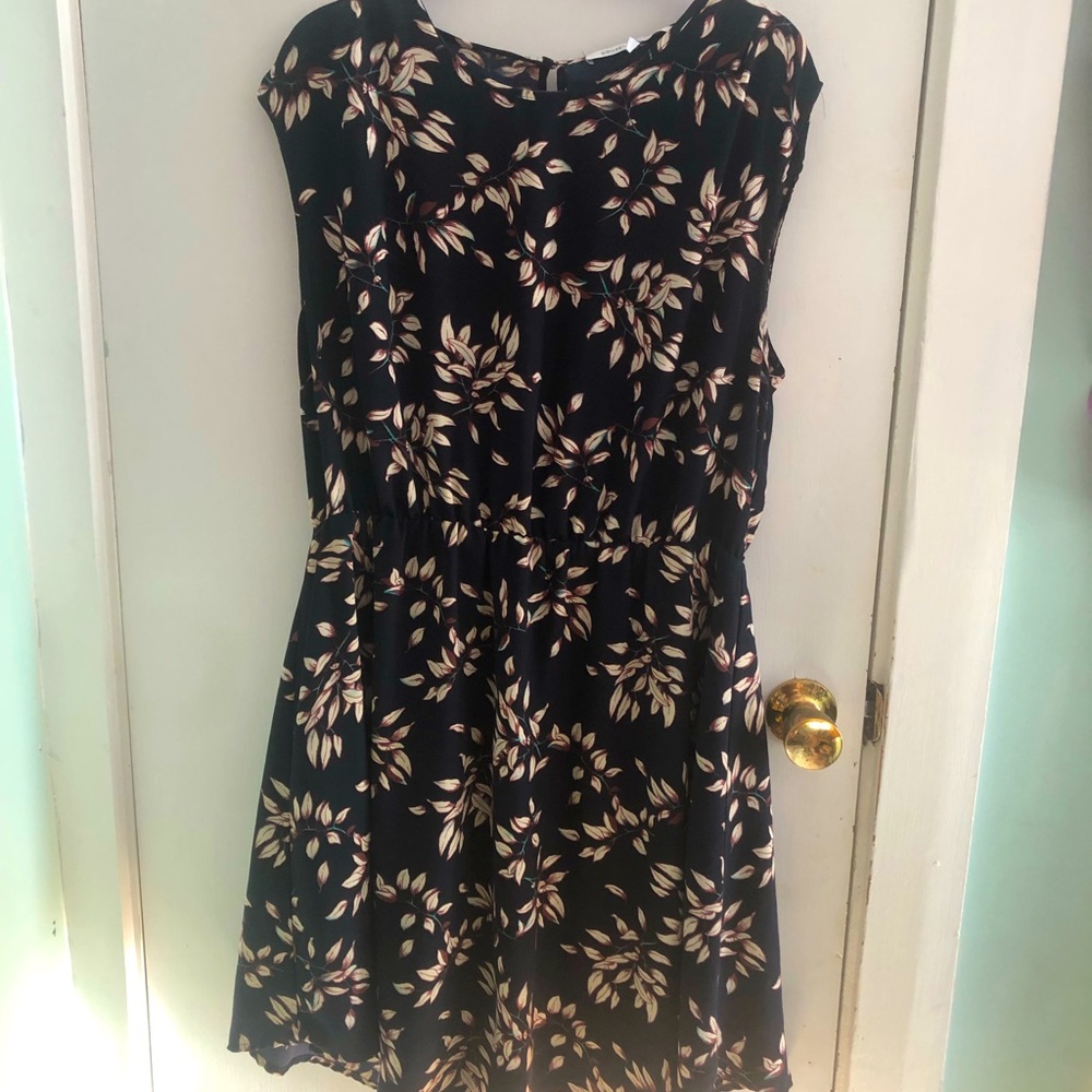 2x Navy Floral Dress